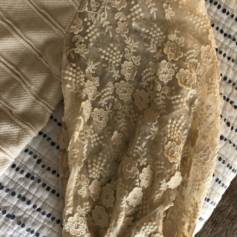 eri + ali lace sleeve sweatshirt